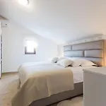 Villa Tina With Swimming Pool, Tennis Court, Games Room, Sauna, Gym, Bbq Policnik