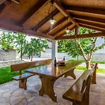Villa Tina With Swimming Pool, Tennis Court, Games Room, Sauna, Gym, Bbq Policnik