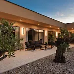 Tina With Swimming Pool, Tennis Court, Games Room, Sauna, Gym, Bbq *