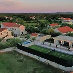 Βίλα Tina With Swimming Pool, Tennis Court, Games Room, Sauna, Gym, Bbq *