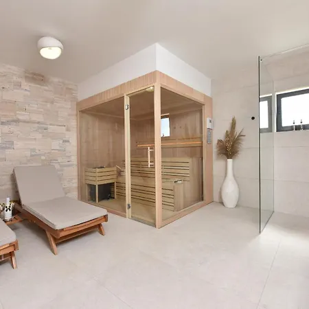Tina With Swimming Pool, Tennis Court, Games Room, Sauna, Gym, Bbq Vila Policnik