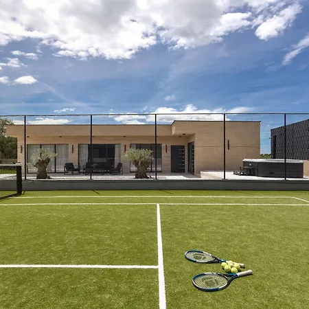 Tina With Swimming Pool, Tennis Court, Games Room, Sauna, Gym, Bbq Vila Policnik