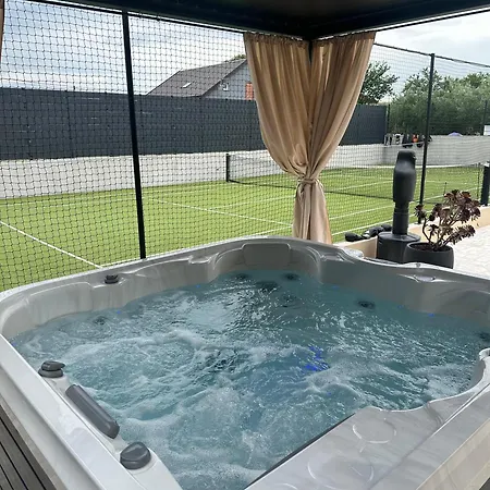 فيلة Tina With Swimming Pool, Tennis Court, Games Room, Sauna, Gym, Bbq *