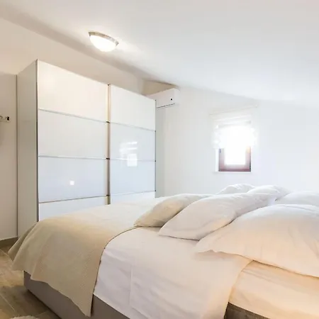 Villa Tina With Swimming Pool, Tennis Court, Games Room, Sauna, Gym, Bbq