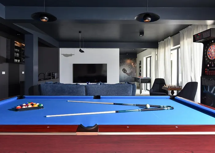 Villa Tina With Swimming Pool, Tennis Court, Games Room, Sauna, Gym, Bbq Poličnik