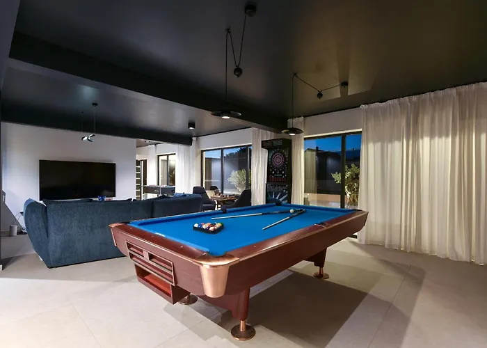 Tina With Swimming Pool, Tennis Court, Games Room, Sauna, Gym, Bbq Villa Policnik
