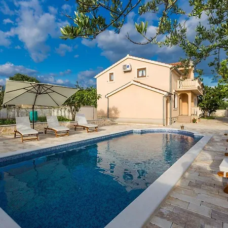Willa Tina With Swimming Pool, Tennis Court, Games Room, Sauna, Gym, Bbq Policnik