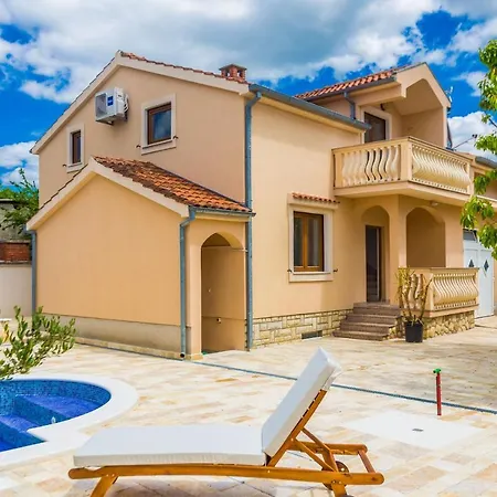 Tina With Swimming Pool, Tennis Court, Games Room, Sauna, Gym, Bbq * Policnik