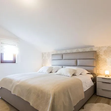 Tina With Swimming Pool, Tennis Court, Games Room, Sauna, Gym, Bbq Βίλα *