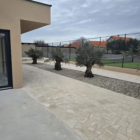 Tina With Swimming Pool, Tennis Court, Games Room, Sauna, Gym, Bbq Willa