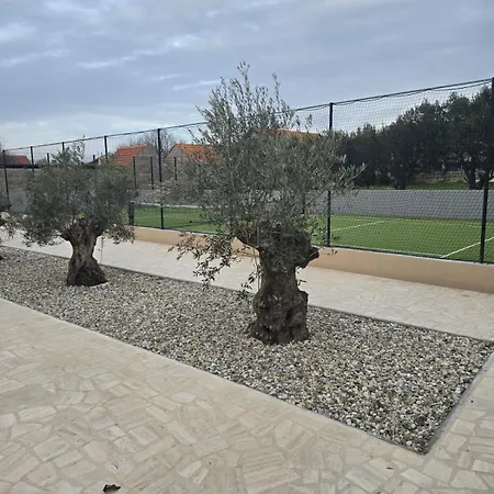 Tina With Swimming Pool, Tennis Court, Games Room, Sauna, Gym, Bbq Willa *
