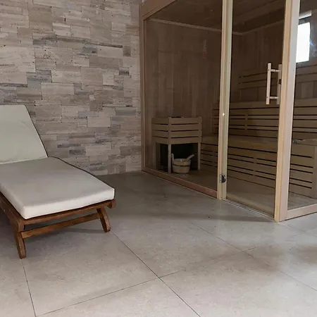 Tina With Swimming Pool, Tennis Court, Games Room, Sauna, Gym, Bbq