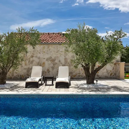 Tina With Swimming Pool, Tennis Court, Games Room, Sauna, Gym, Bbq Βίλα *