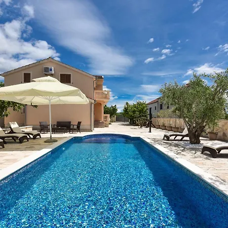 Villa Tina With Swimming Pool, Tennis Court, Games Room, Sauna, Gym, Bbq *