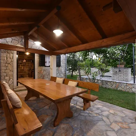 Villa Tina With Swimming Pool, Tennis Court, Games Room, Sauna, Gym, Bbq Policnik