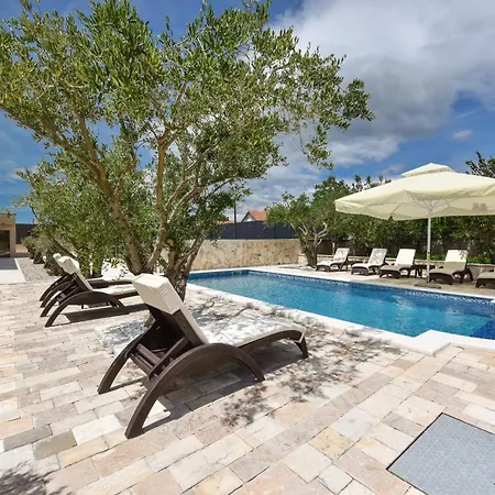 Tina With Swimming Pool, Tennis Court, Games Room, Sauna, Gym, Bbq * Policnik
