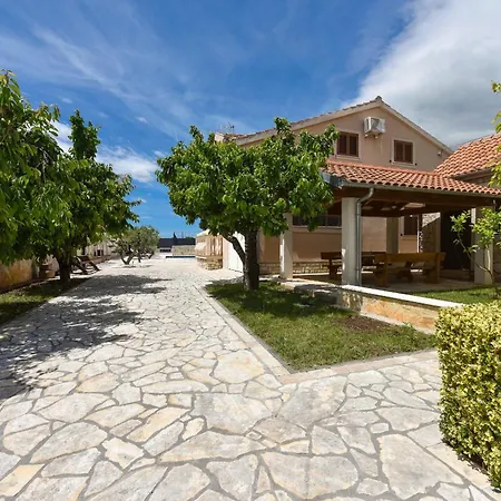 Tina With Swimming Pool, Tennis Court, Games Room, Sauna, Gym, Bbq Βίλα