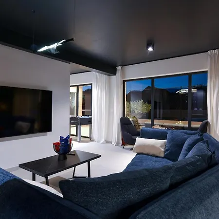 Tina With Swimming Pool, Tennis Court, Games Room, Sauna, Gym, Bbq Βίλα Policnik