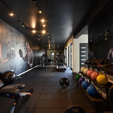 Βίλα Tina With Swimming Pool, Tennis Court, Games Room, Sauna, Gym, Bbq *