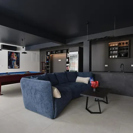 Βίλα Tina With Swimming Pool, Tennis Court, Games Room, Sauna, Gym, Bbq