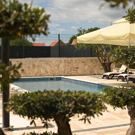 Tina With Swimming Pool, Tennis Court, Games Room, Sauna, Gym, Bbq * Policnik