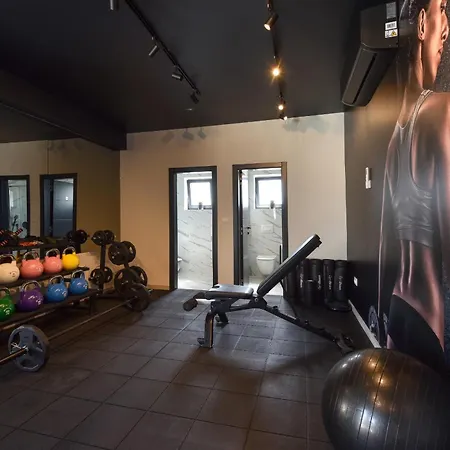 Tina With Swimming Pool, Tennis Court, Games Room, Sauna, Gym, Bbq Βίλα Policnik