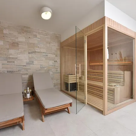 Βίλα Tina With Swimming Pool, Tennis Court, Games Room, Sauna, Gym, Bbq *