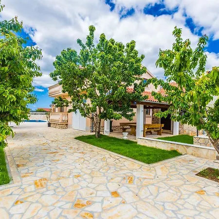 Βίλα Tina With Swimming Pool, Tennis Court, Games Room, Sauna, Gym, Bbq Policnik