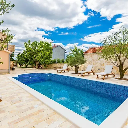 Villa Tina With Swimming Pool, Tennis Court, Games Room, Sauna, Gym, Bbq *