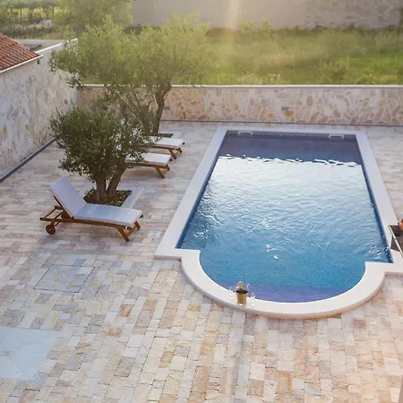 Villa Tina With Swimming Pool, Tennis Court, Games Room, Sauna, Gym, Bbq