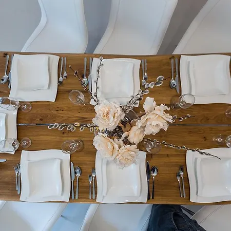 Tina With Swimming Pool, Tennis Court, Games Room, Sauna, Gym, Bbq Βίλα Policnik