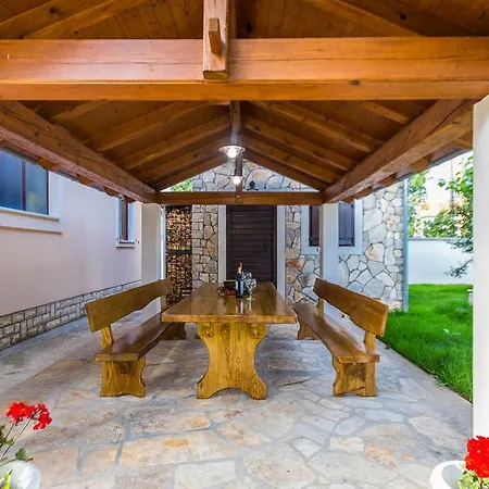 Tina With Swimming Pool, Tennis Court, Games Room, Sauna, Gym, Bbq * Policnik