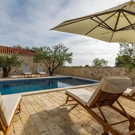 Tina With Swimming Pool, Tennis Court, Games Room, Sauna, Gym, Bbq Vila *