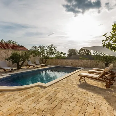 Villa Tina With Swimming Pool, Tennis Court, Games Room, Sauna, Gym, Bbq Policnik