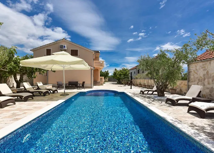 Villa Tina With Swimming Pool, Tennis Court, Games Room, Sauna, Gym, Bbq *