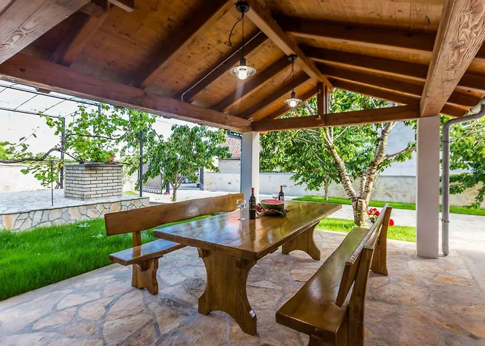 Villa Tina With Swimming Pool, Tennis Court, Games Room, Sauna, Gym, Bbq Policnik