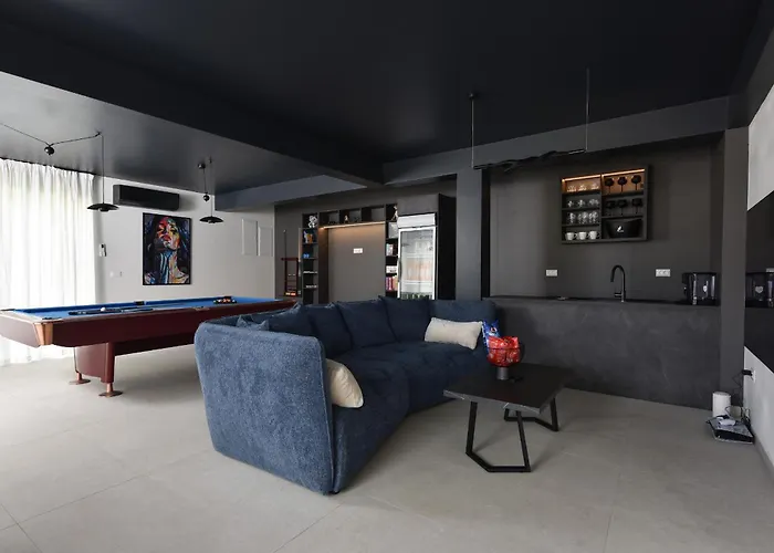 Villa Tina With Swimming Pool, Tennis Court, Games Room, Sauna, Gym, Bbq