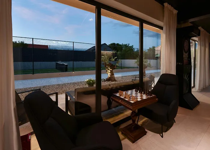 Villa Tina With Swimming Pool, Tennis Court, Games Room, Sauna, Gym, Bbq Policnik