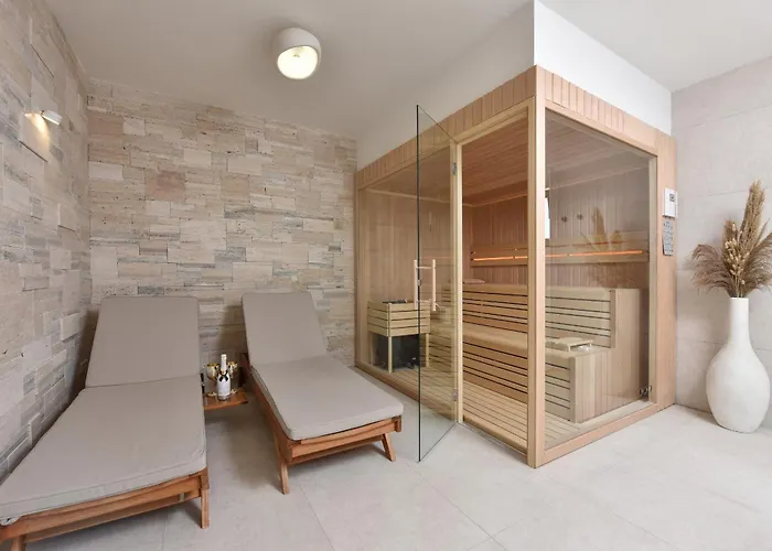 Villa Tina With Swimming Pool, Tennis Court, Games Room, Sauna, Gym, Bbq *